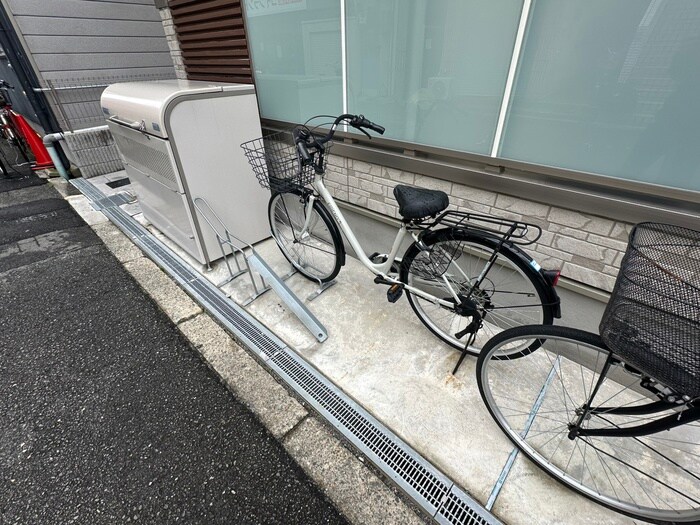 物件外観写真3　(駐輪場)