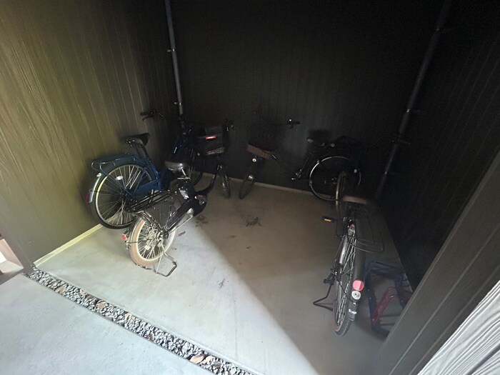 物件外観写真3　(駐輪場)