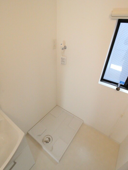 物件内観写真16　(洗濯機置場)