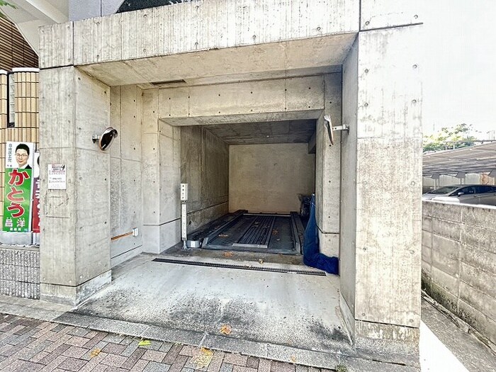 物件外観写真4　(駐車場)