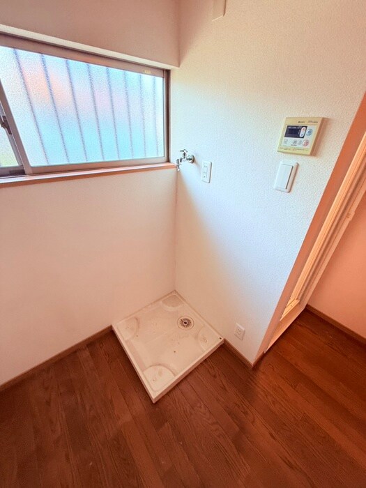 物件内観写真14　(洗濯機置場)