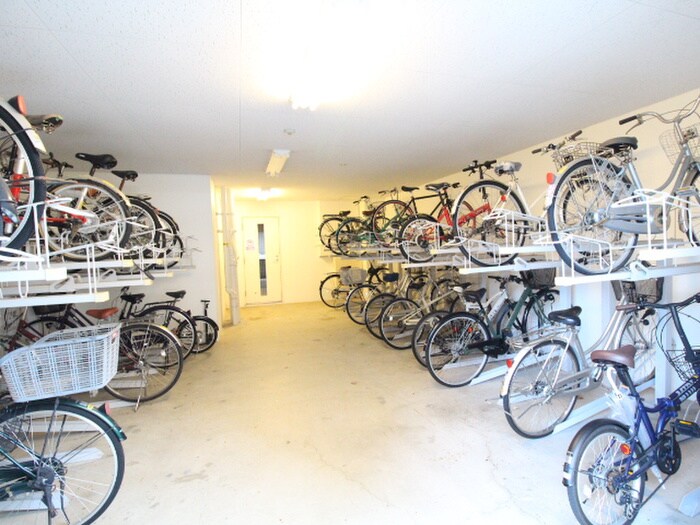 物件外観写真4　(駐輪場)