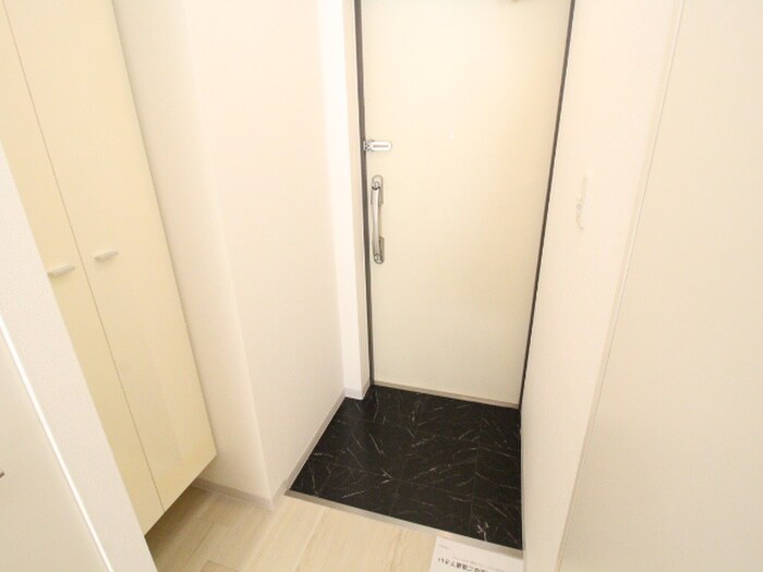 物件内観写真16　(玄関)