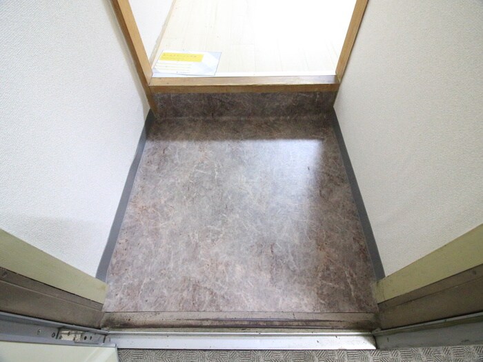 物件内観写真5　(玄関)