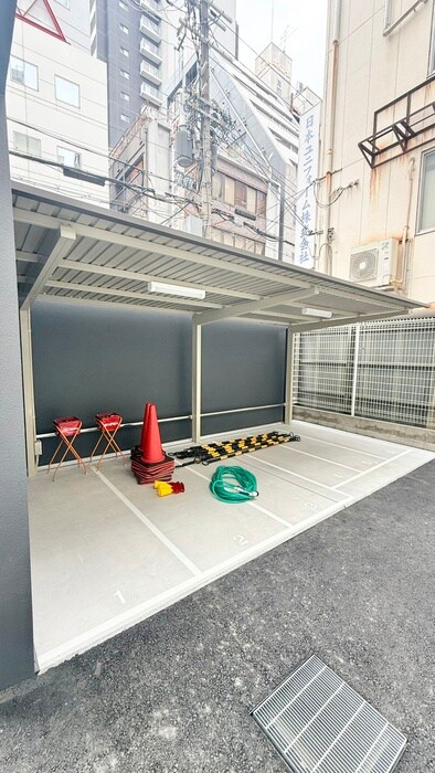 物件外観写真5　(バイク置き場)