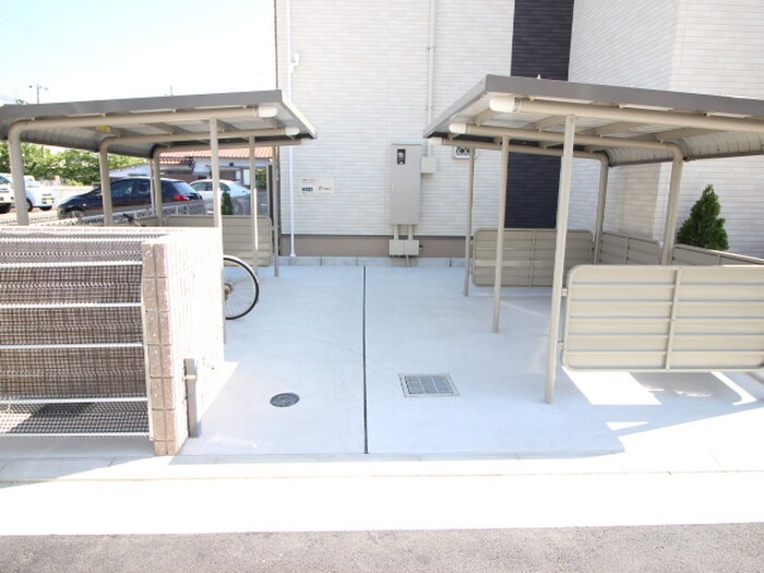 物件外観写真4　(駐輪場)