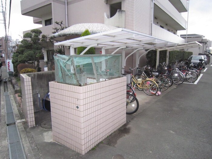 物件外観写真4　(駐輪場)