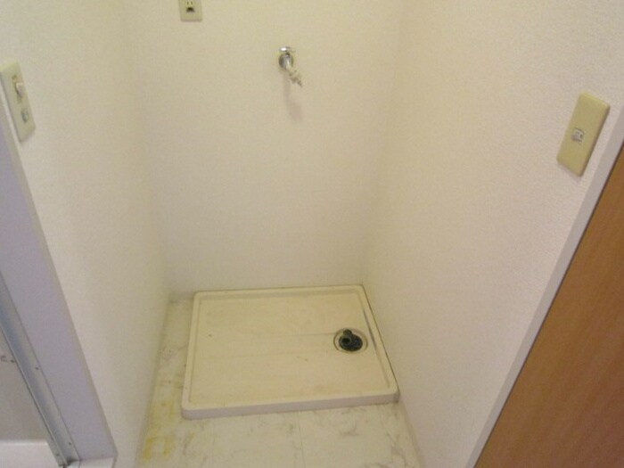 物件内観写真15　(洗濯機置場)