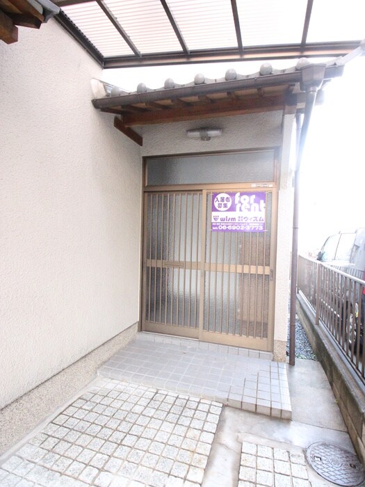 物件外観写真5　(エントランス部分)