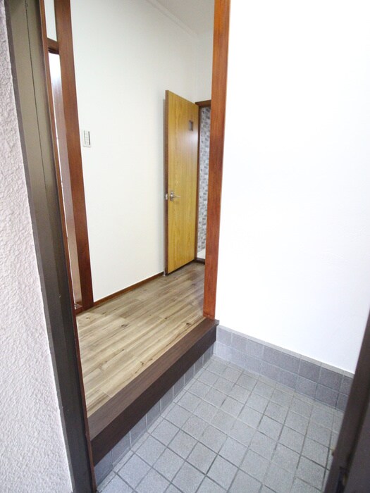 物件内観写真22　(玄関)