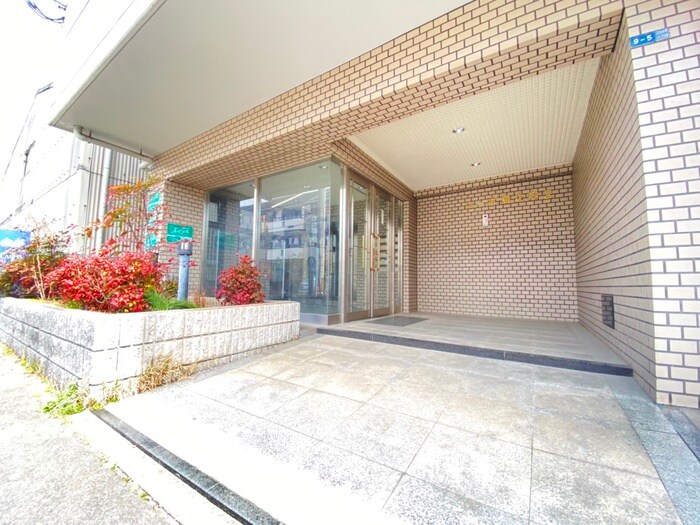 物件外観写真3　(エントランス部分)