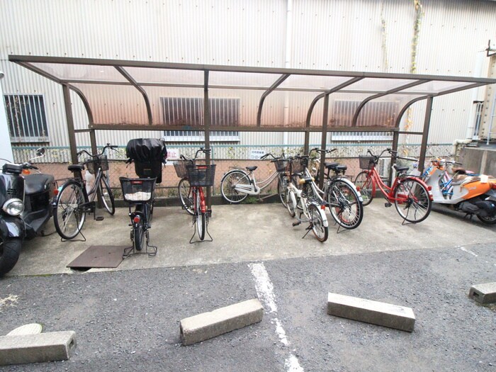 物件外観写真6　(駐輪場)