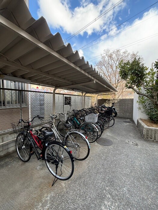 物件外観写真4　(駐輪場)