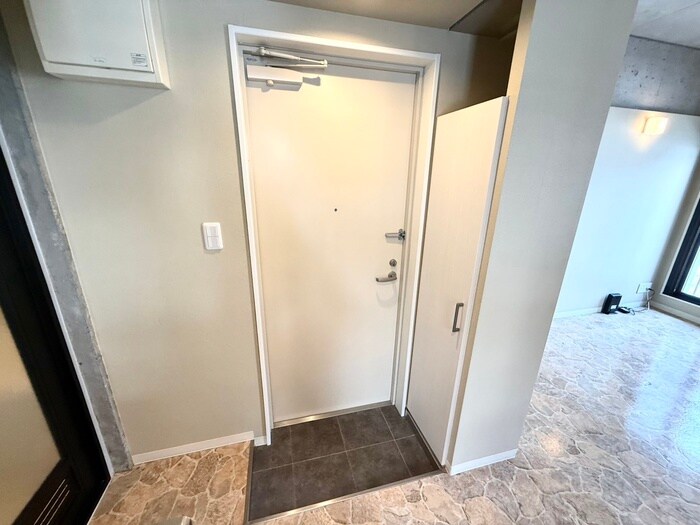 物件内観写真7　(玄関)