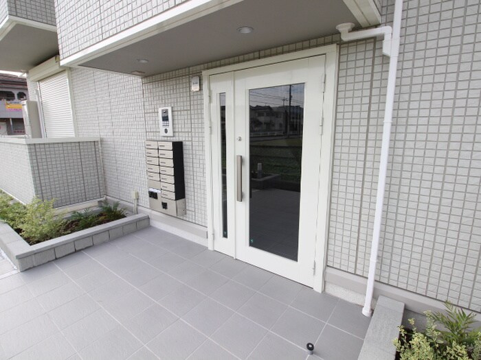 物件外観写真3　(エントランス部分)