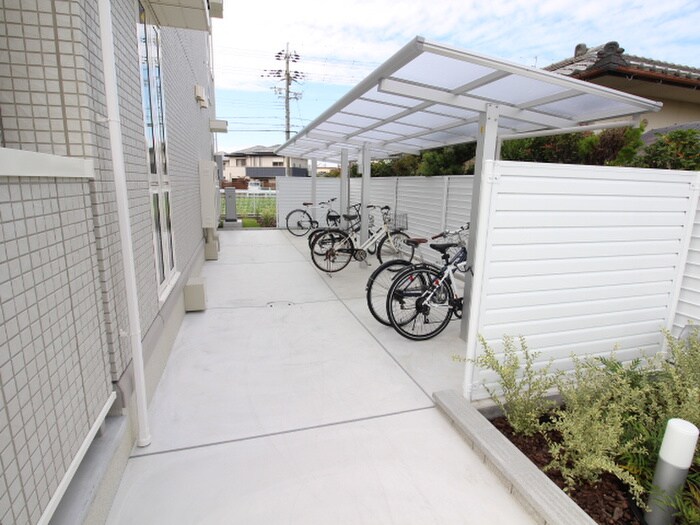 物件外観写真5　(駐輪場)