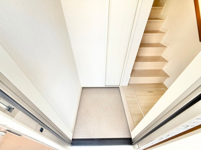 物件内観写真17　(玄関)