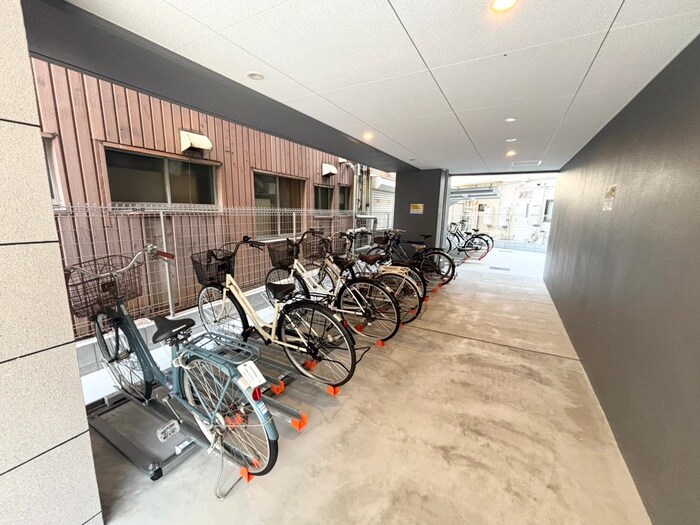 物件外観写真4　(駐輪場)