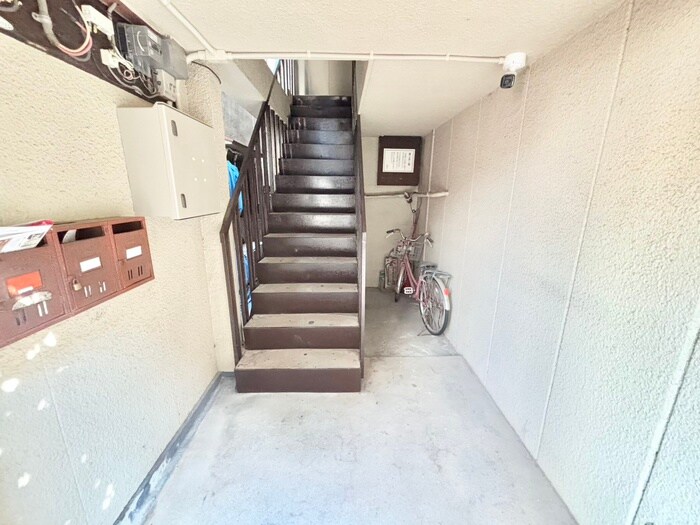 物件外観写真4　(エントランス部分)