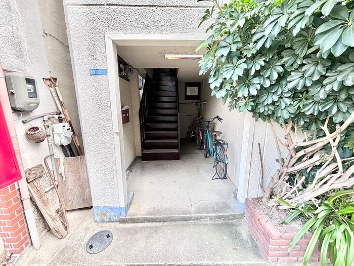 物件外観写真5　(エントランス部分)