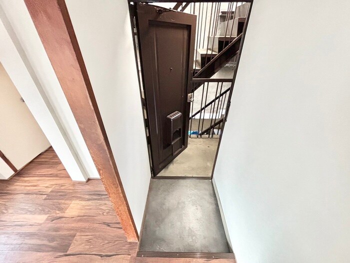 物件内観写真17　(玄関)