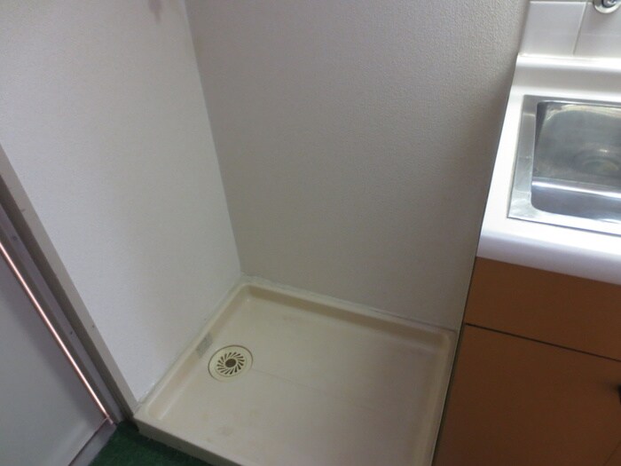 物件内観写真5　(洗濯機置場)