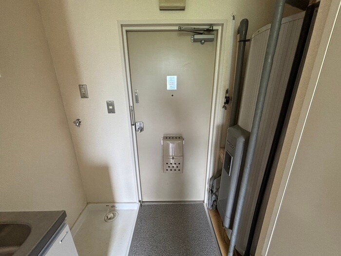 物件内観写真13　(玄関)