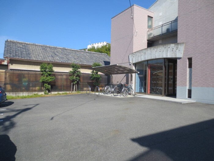 物件外観写真3　(駐車場)