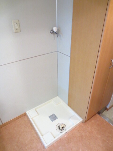 物件内観写真13　(洗濯機置場)