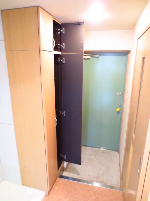 物件内観写真16　(玄関)