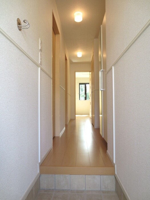 物件内観写真10　(廊下)