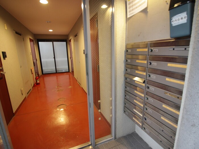 物件外観写真4　(エントランス部分)