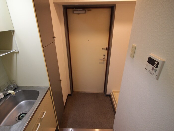 物件内観写真11　(玄関)