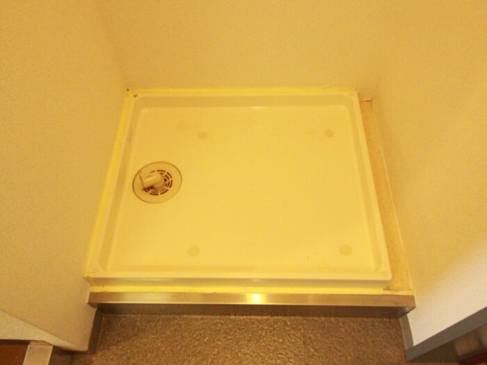 物件内観写真16　(洗濯機置場)