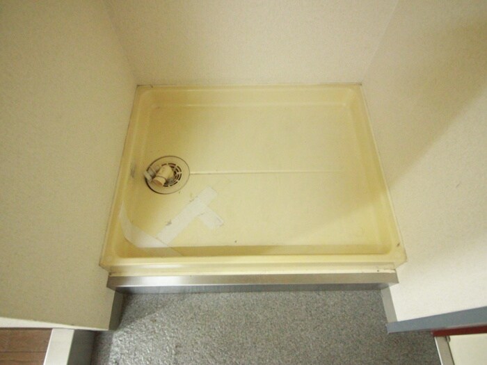 物件内観写真16　(洗濯機置場)