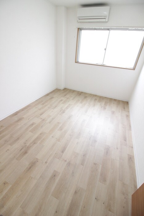 物件内観写真11　(居室)