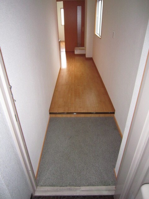 物件内観写真16　(玄関)