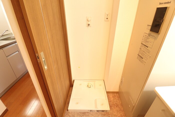 物件内観写真13　(洗濯機置場)