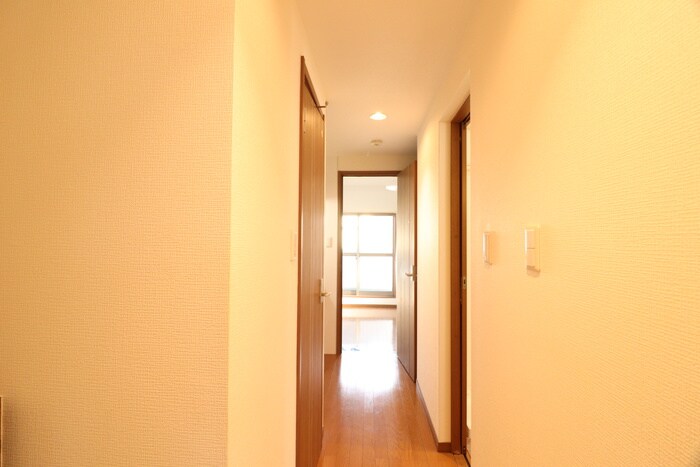 物件内観写真16　(玄関)