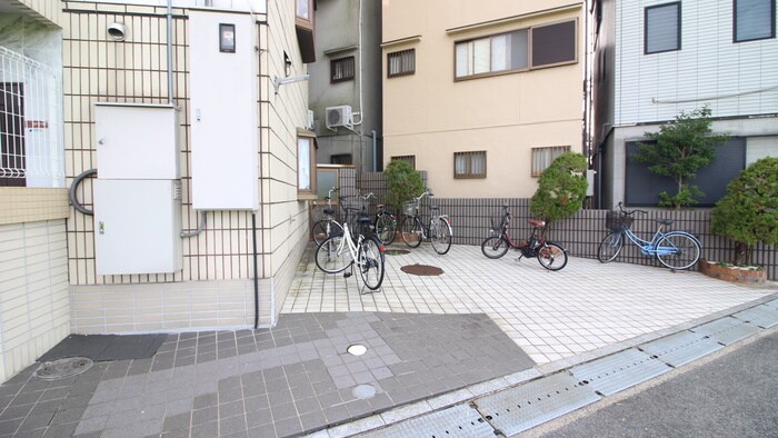 物件外観写真4　(駐輪場)