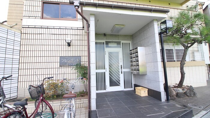 物件外観写真5　(エントランス部分)