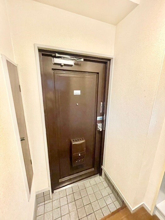 物件内観写真18　(玄関)