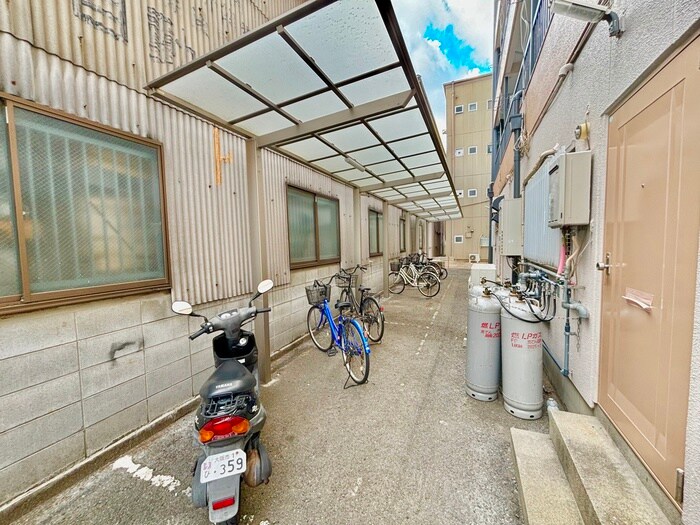 物件外観写真3　(駐輪場)
