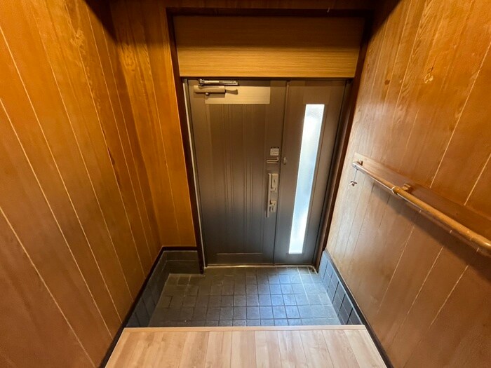 物件内観写真14　(玄関)