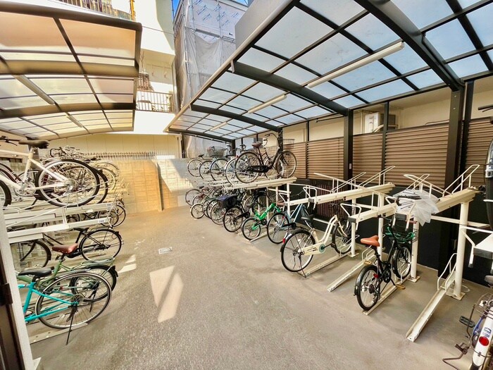 物件外観写真4　(駐輪場)