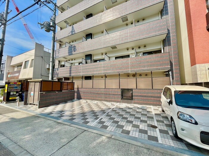 物件外観写真5　(駐車場)