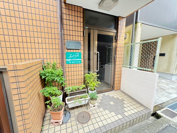 物件外観写真4　(エントランス部分)