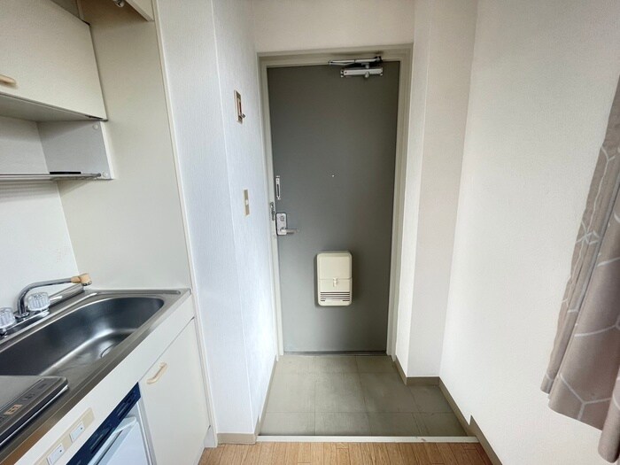 物件内観写真13　(玄関)