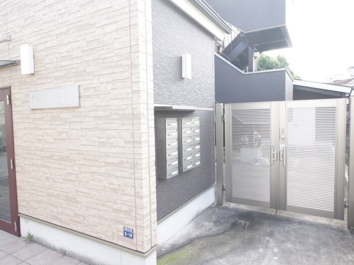 物件外観写真3　(エントランス部分)