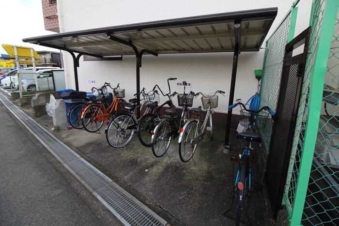 物件外観写真3　(駐輪場)